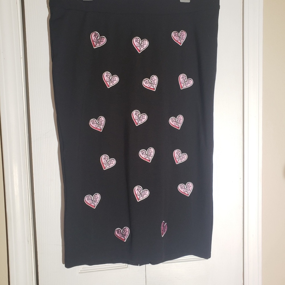 Rebel WilsonTorrid Black Ponte Skirt 1X (14/16)Love Heart Patches Curve-Hugging